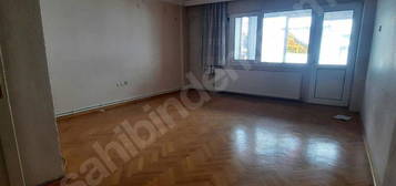 BAHCELIEVLERDE CIFT CEPHE CIFT BALKON OTOPARKLI ARA KAT DAİRE