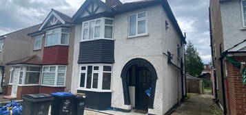 Studio to rent in Church Lane, Kingsbury Wembley NW9