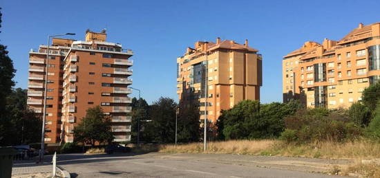 Arrendamento de Apartamento T1  na alameda Jardins da Arrábida, 436