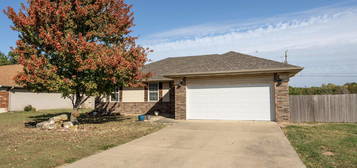 4041 W Ridgeview St, Battlefield, MO 65619