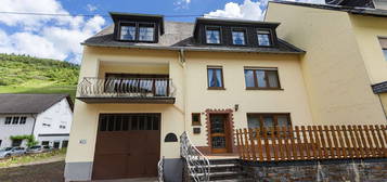 Ehemaliges Gästehaus in Ediger-Eller mit großer Terrasse, Garage und Winzerkeller