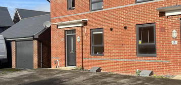 3 bedroom semi-detached house to rent