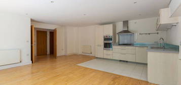 Flat to rent in Clarendon Road, Sevenoaks TN13