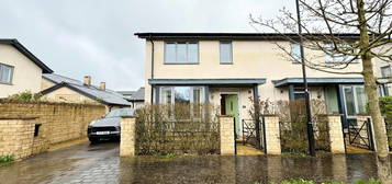 3 bed semi-detached house to rent