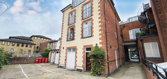 Flat to rent in Jewry Street, Winchester SO23