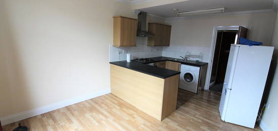 Flat to rent in Goodmayes Lane, Ilford IG3