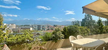 Appartement T4 en dernier étage / Grande terrasse et vue dégagée