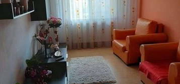 Inchiriez apartament 3 camere