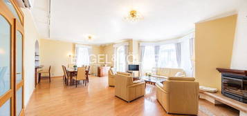 Pronájem  vily 304 m², pozemek 1 125 m²