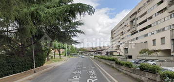 Bilocale viale dei Caduti nella Guerra di Liberazione, Spinaceto, Roma