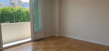 Appartement  à louer, 4 pièces, 3 chambres, 79 m²