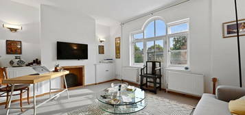 3 bedroom flat for sale