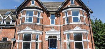 9 bed detached house to rent