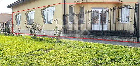 Apartament la casa de vanzare, curte proprie, Iosia