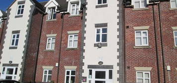 Flat to rent in Manchester Road, Swinton, Manchester M27