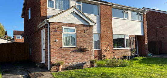 3 bedroom semi-detached house to rent