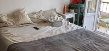 725056 - Quarto com cama de casal, com varanda...