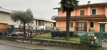 Villa bifamiliare, buono stato, 330 m², Comun Nuovo