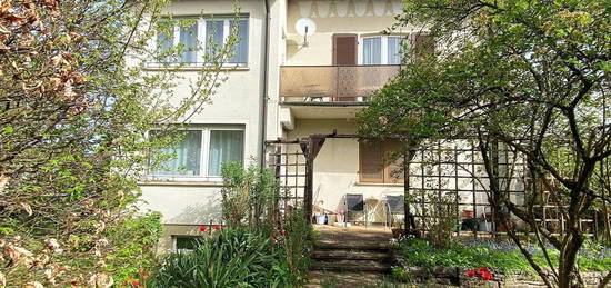 ***Frei stehendes Zweifamilienhaus mit Garten in Schorndorf***