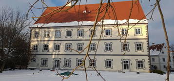 Traumwohnung in kernsaniertem Schloss