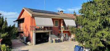 Casa indipendente in vendita in strada Benevagienna, 22