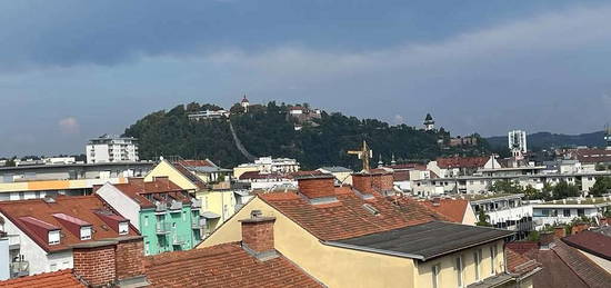 Gut aufgeteilte 2 Zimmerwohnung Nähe Citypark in Graz - Balkon in den Innenhof - Lift im Haus - Blick auf den Schlossberg