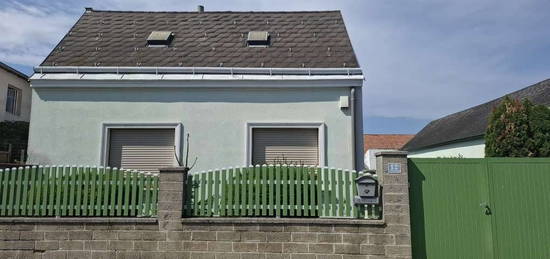 PROVISIONSFREI! Lichtenwörth: Schönes Einfamilienhaus mit tollem Wintergarten, Garage und Nebengebäude in ruhiger Lage