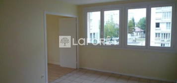 Appartement  à louer, 4 pièces, 3 chambres, 67 m²