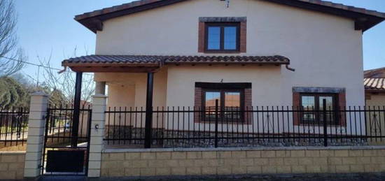 Chalet pareado en venta en paseo Parque, 36