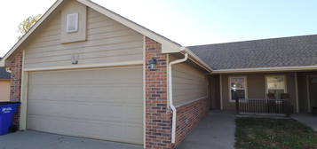 1618 Clover Dr, Junction City, KS 66441