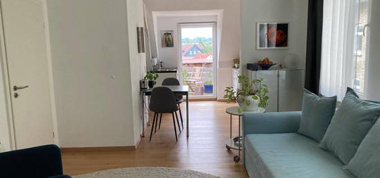 2-Zimmer Wohnung mit traumhaftem Balkon und EBK in ruhiger Lage