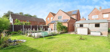 4 bed detached house for sale