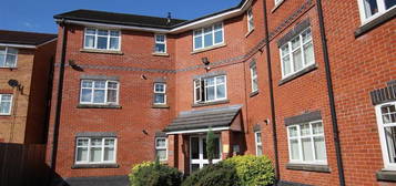 Flat to rent in Linnyshaw Close, Bolton BL3