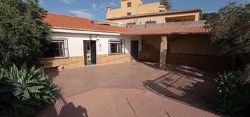 Casa adosada en calle Llano de Vilches en Berja