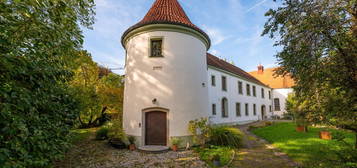 "Historisches Schlossjuwel in Rain: Exklusiver Wohnsitz in Niederbayern"