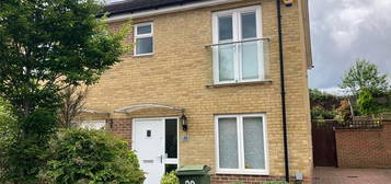 4 bedroom semi-detached house to rent