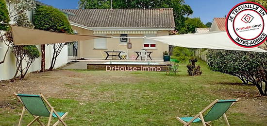 Maison de 2005 comprenant 7 pièces avec piscine et jardin paysager sur la commune de Martignas-sur-Jalle