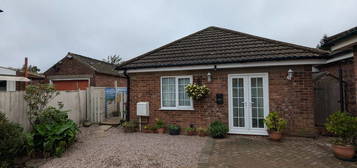 Bungalow to rent in Carrington Road, Spalding, Lincolnshire PE11