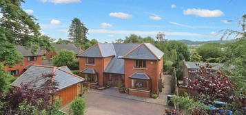 4 bed detached house for sale