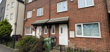 4 bedroom terraced house to rent