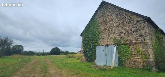 Maison type longère (80m² au sol) à rénover, sur terrain de 1300m²