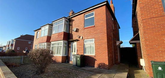 Flat to rent in Fairfield Drive, West Monkseaton, Whitley Bay NE25