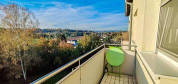 Sonnige Wohnung im Süden von Enns. - Balkon mit Blick ins Grüne, Keller & Parkplatz.