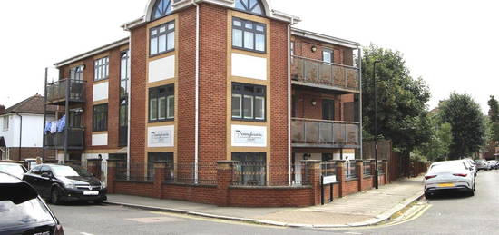 Flat to rent in Pennsylvania Court, Elm Park Road, London N21