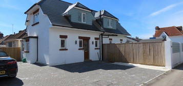 3 bed detached house to rent