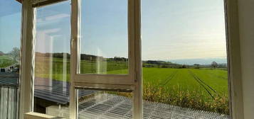 Helle klimatisierte 3 Zimmer Wohnung mit Balkon und Ausblick in die Natur