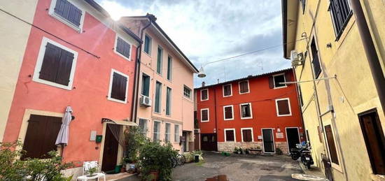 Trilocale piazza Giuseppe Garibaldi 51, San Martino Buon Albergo