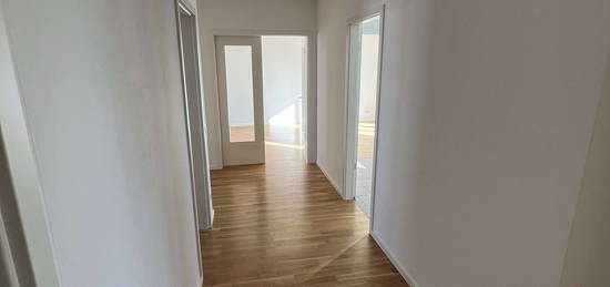 Moderne 3-Zimmer-Wohnung mit Einbauküche, Fußbodenheizung und Gästebad