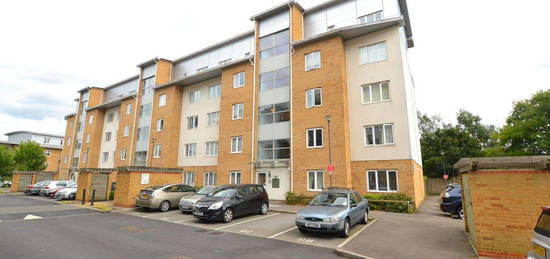 Flat to rent in Primrose Place, Isleworth TW7