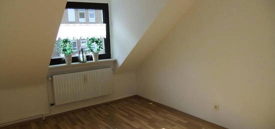 Helle DG-Wohnung, 4 Zimmer, ca. 90m²